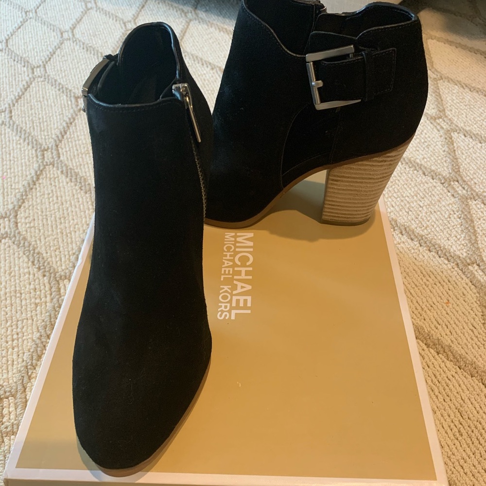 Micheal Kors suede booties 6.5